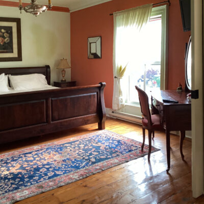 102 - Jr Suite / King Bed = $319/+ hst