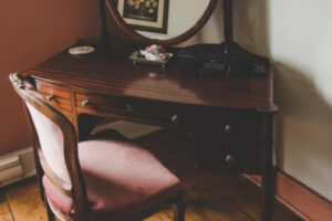 MK room 104 writing desk