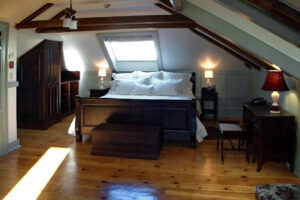 MK room 105 king bed