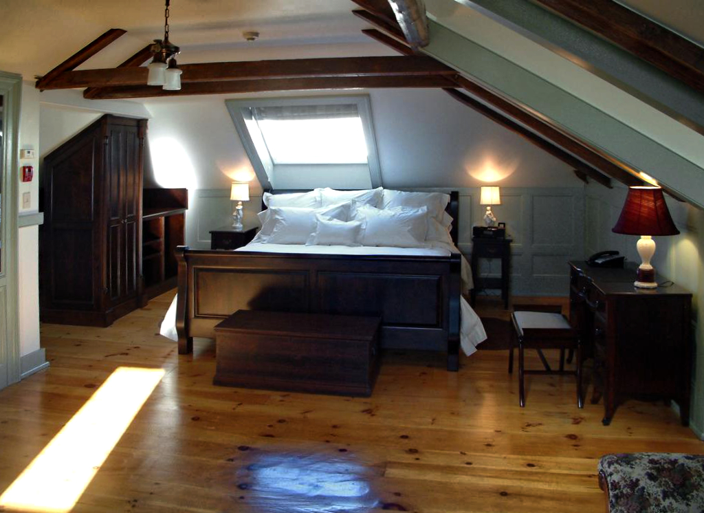 MK room 105 king bed