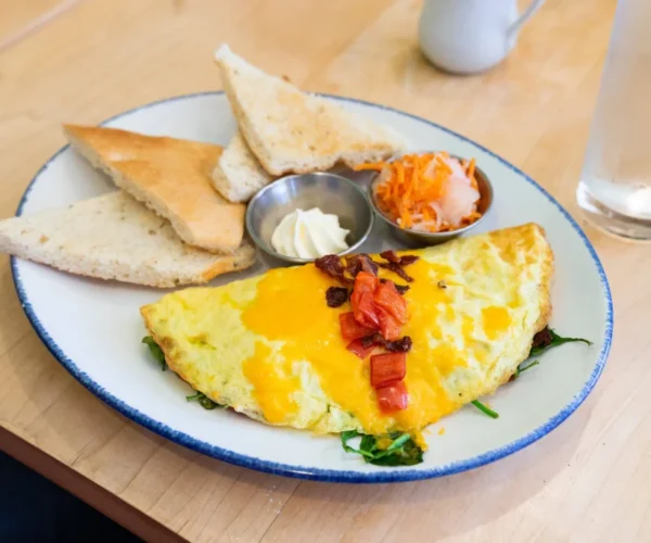 hungry traveller cafe - photos 01