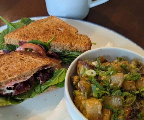 hungry traveller cafe - photos 02