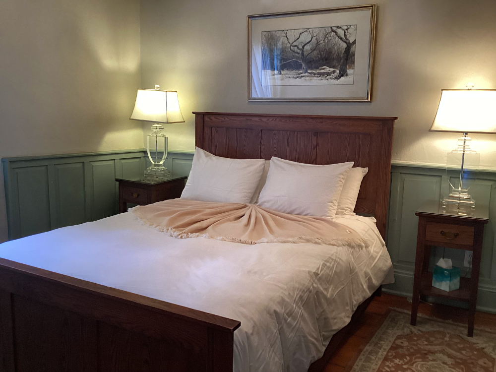MKI 101 - Queen Bed