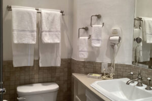 MKI 104 - Bathroom 2