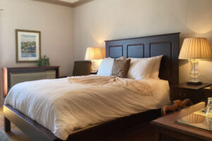 MKI 104 - Queen Bed
