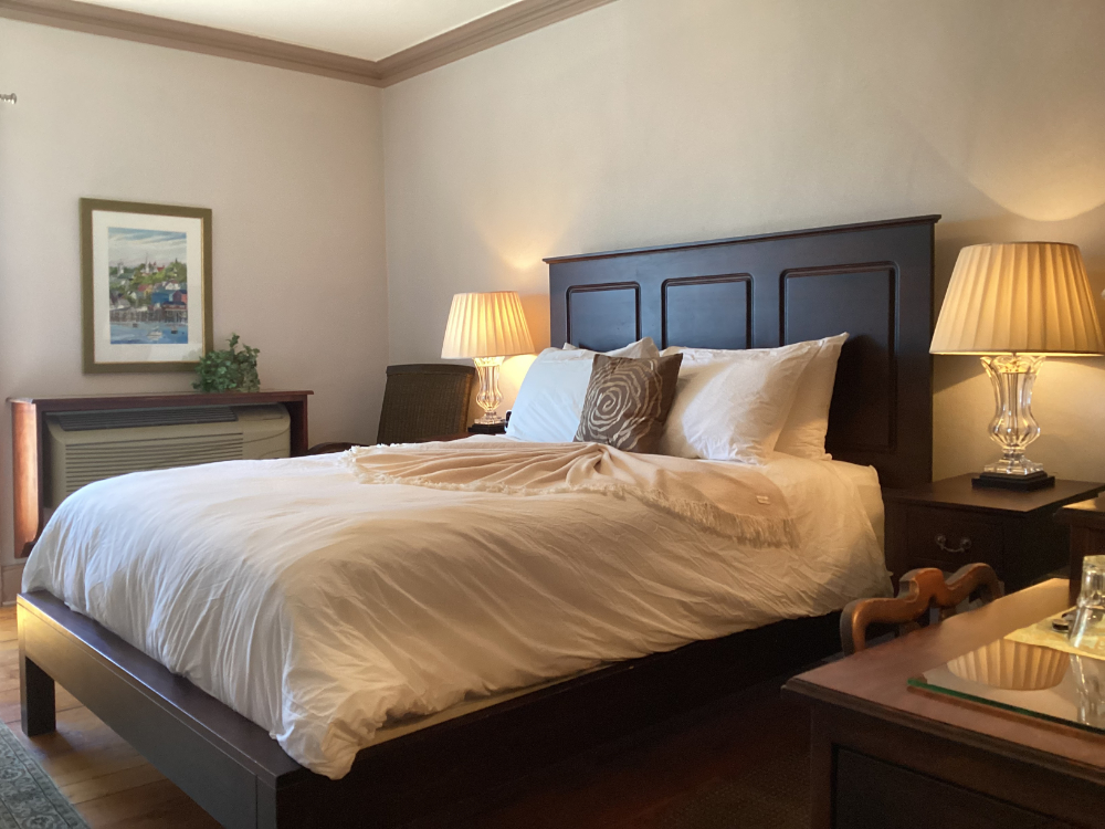 MKI 104 - Queen Bed